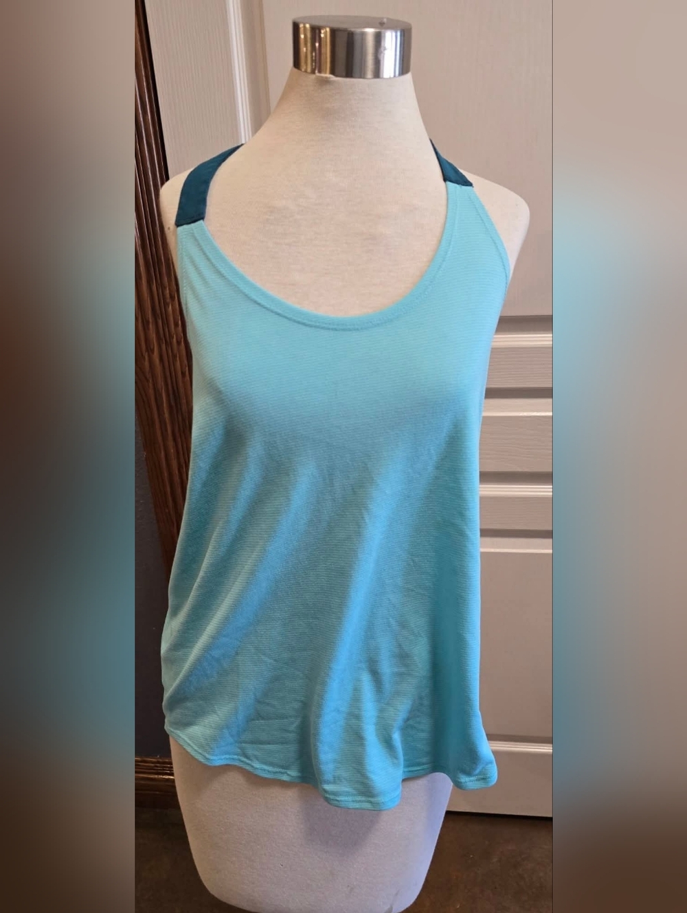 LADIES MEDIUM NIKE RACERBACK TANK TOP